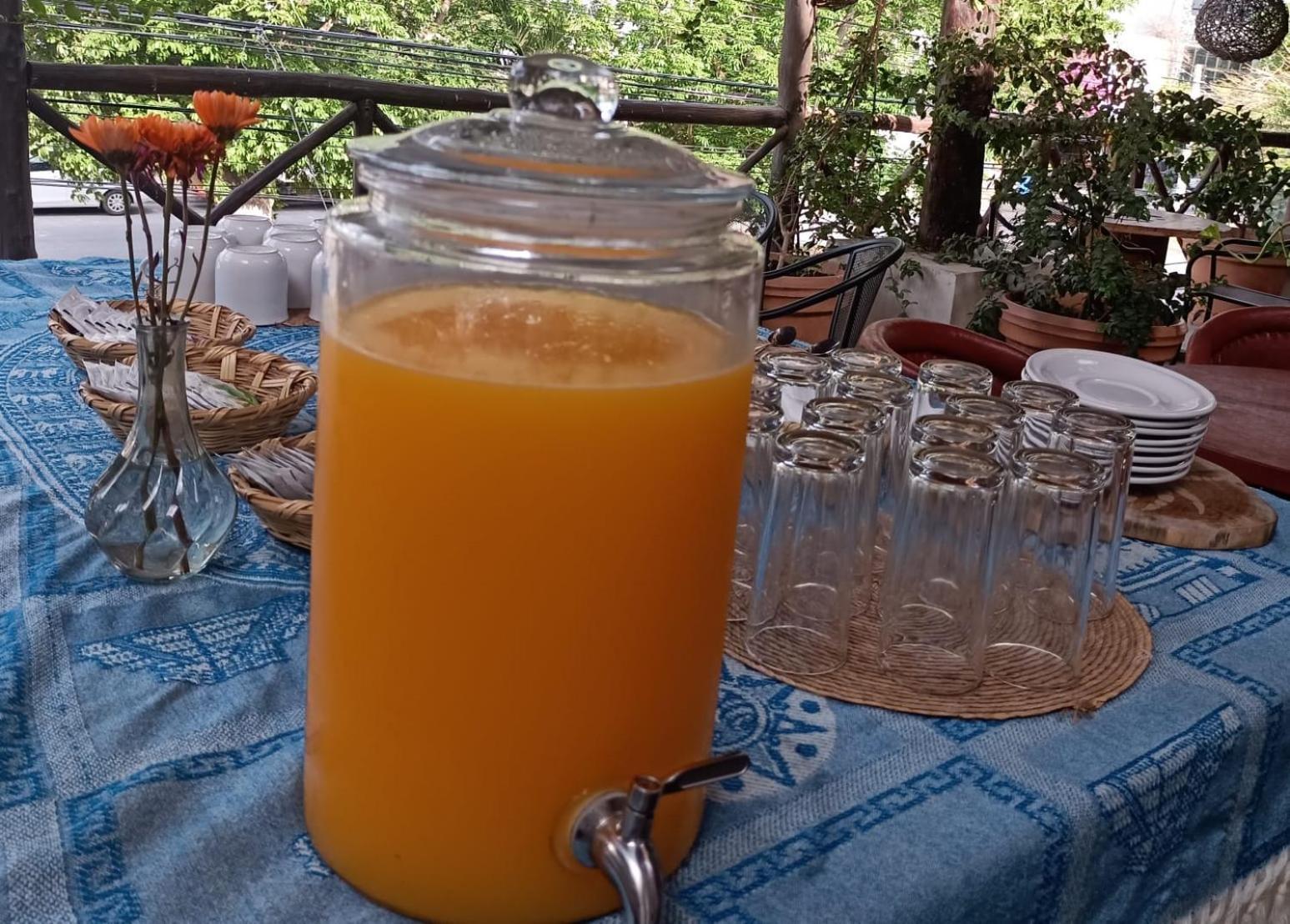 Mio Tulum Hotel Boutique Екстериор снимка A glass dispenser of freshly squeezed orange juice
